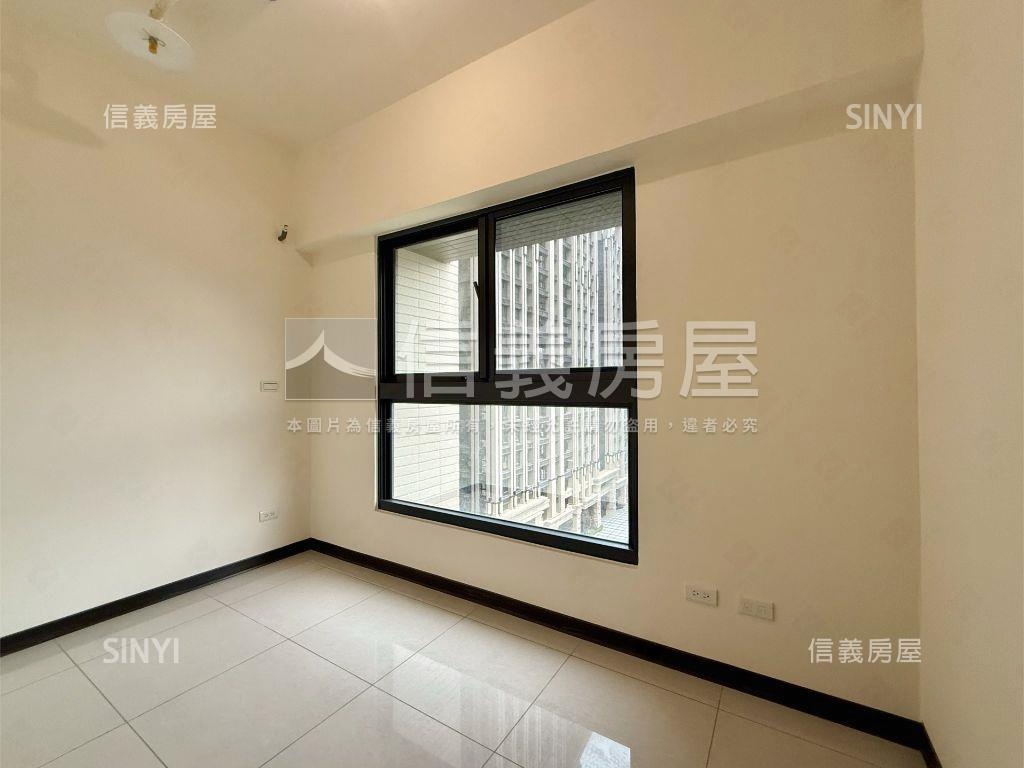 世界花園☆面中庭三房車位房屋室內格局與周邊環境