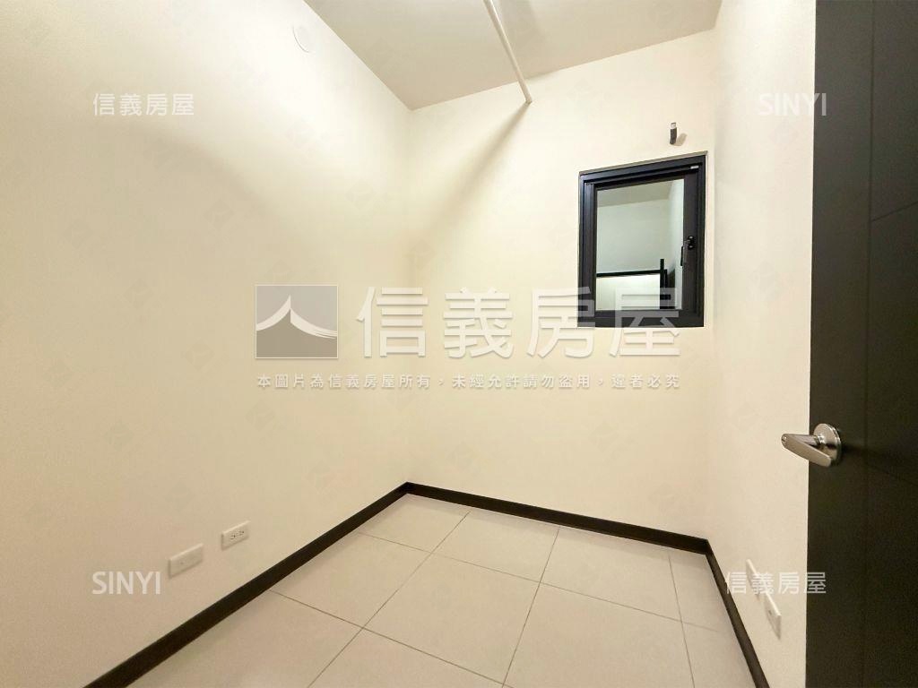 世界花園☆面中庭三房車位房屋室內格局與周邊環境