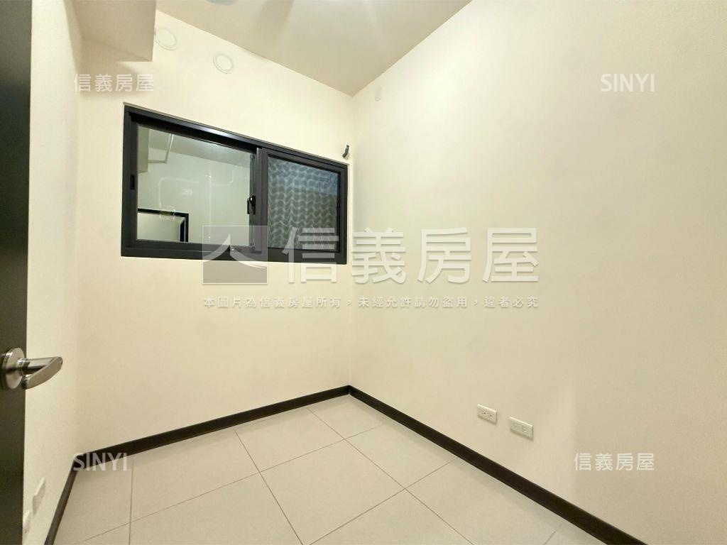 世界花園☆面中庭三房車位房屋室內格局與周邊環境