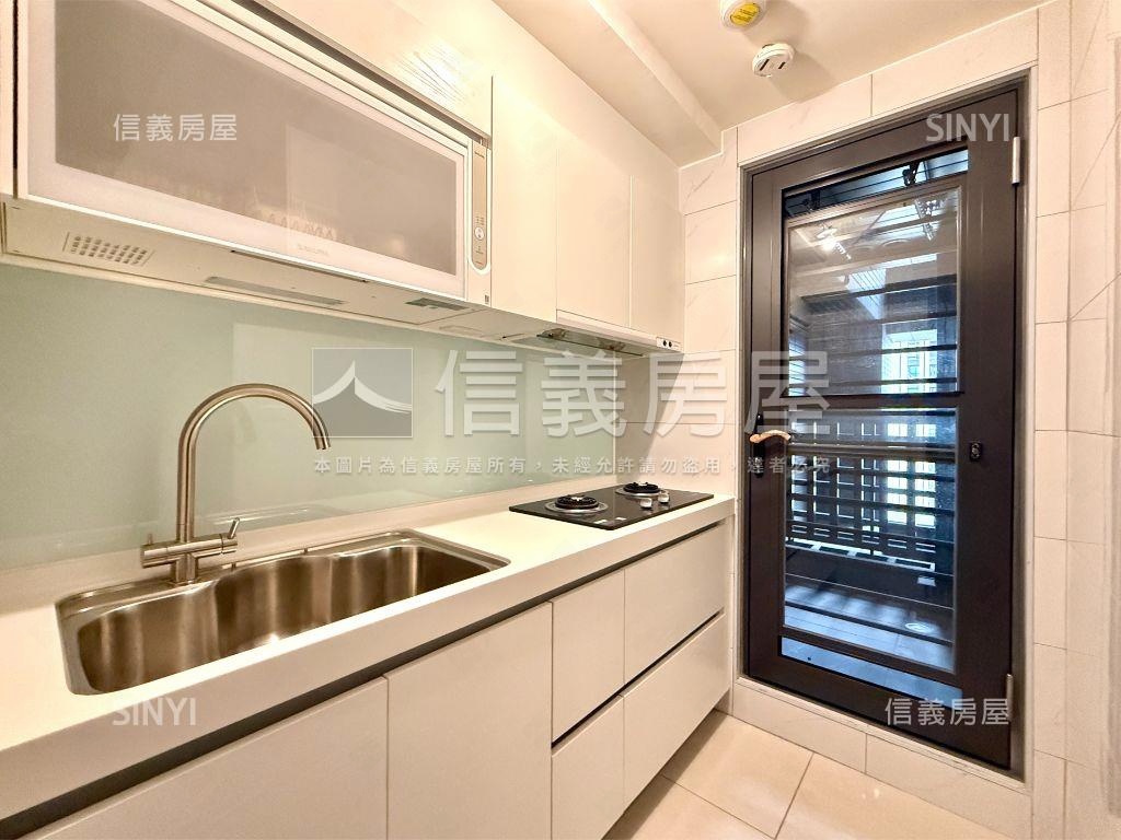 世界花園☆面中庭三房車位房屋室內格局與周邊環境