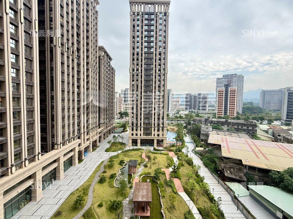 世界花園☆面中庭三房車位房屋室內格局與周邊環境