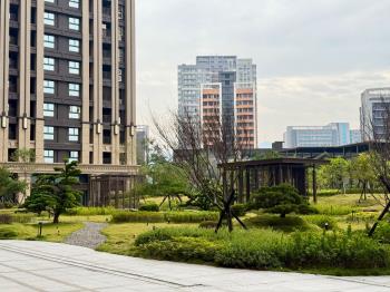 世界花園☆面中庭三房車位