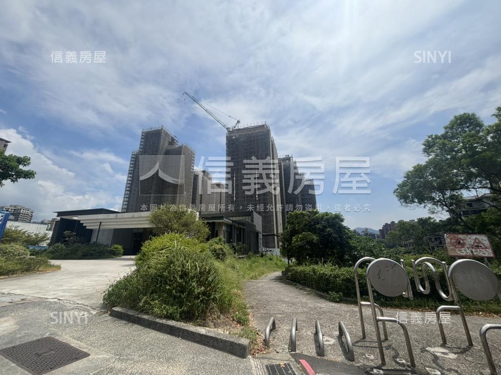 鉅陞ＯＮＥ精美２房２衛房屋室內格局與周邊環境
