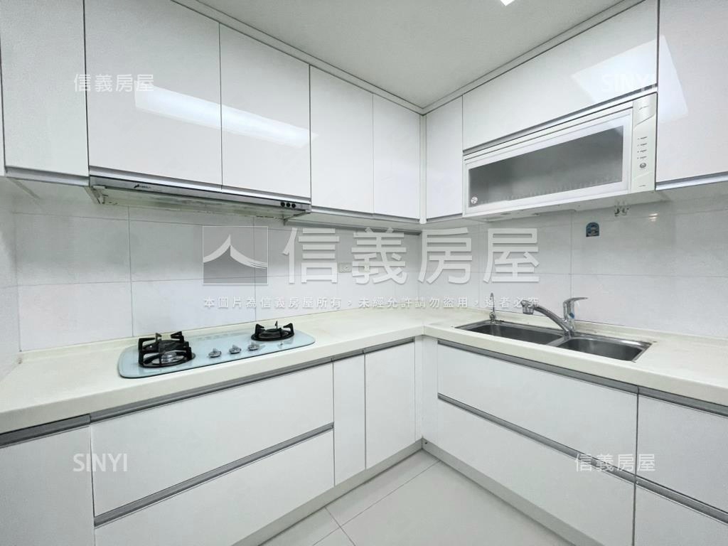 國際館４房雙車位可充電樁房屋室內格局與周邊環境