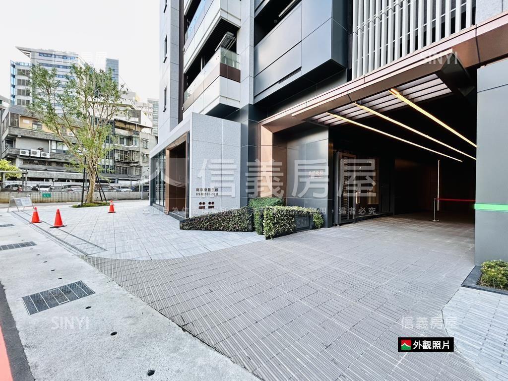 新潤朗格７樓Ａ２坡平車位房屋室內格局與周邊環境