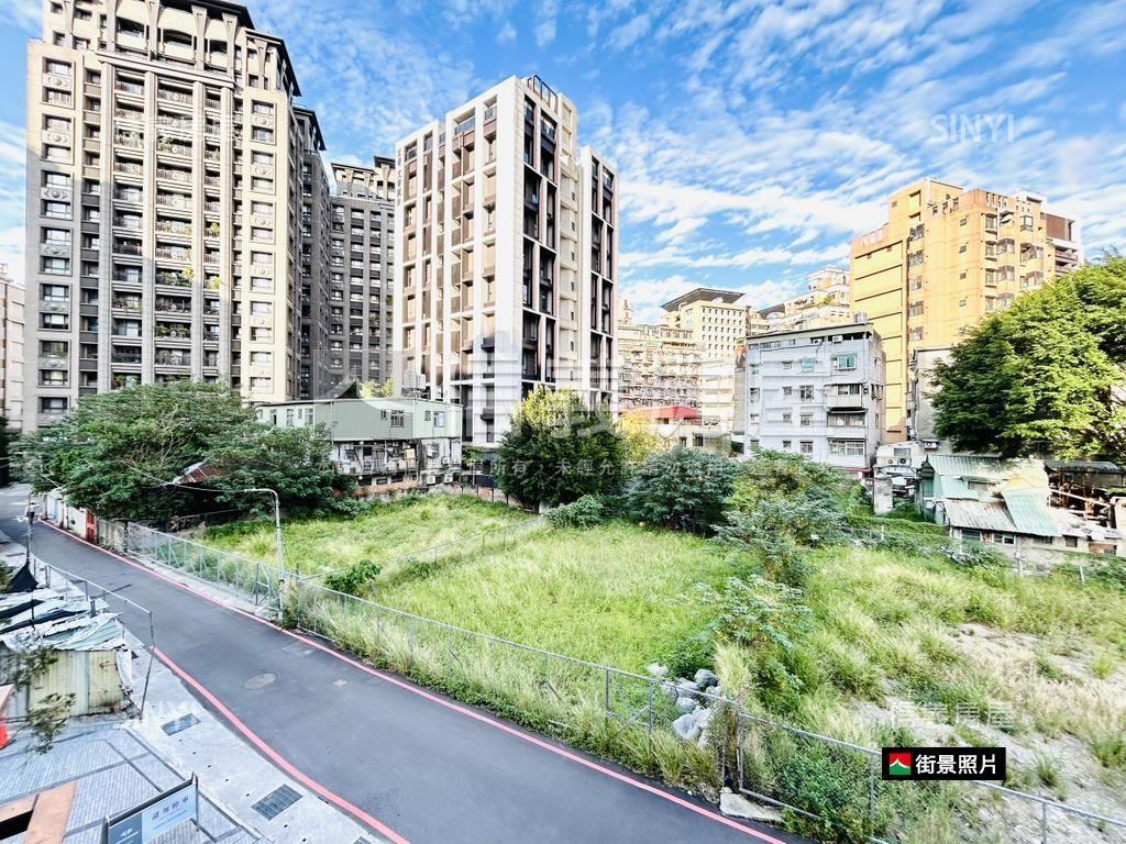 新潤朗格７樓Ａ２坡平車位房屋室內格局與周邊環境