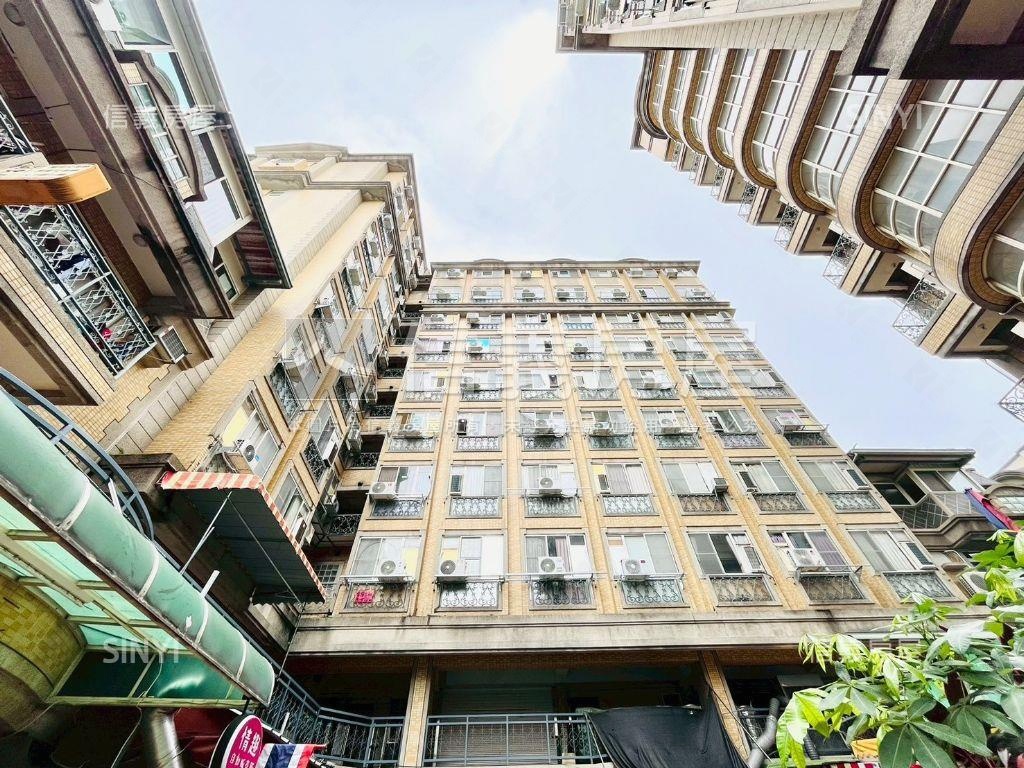 勤益科大電梯一房屋主誠售房屋室內格局與周邊環境