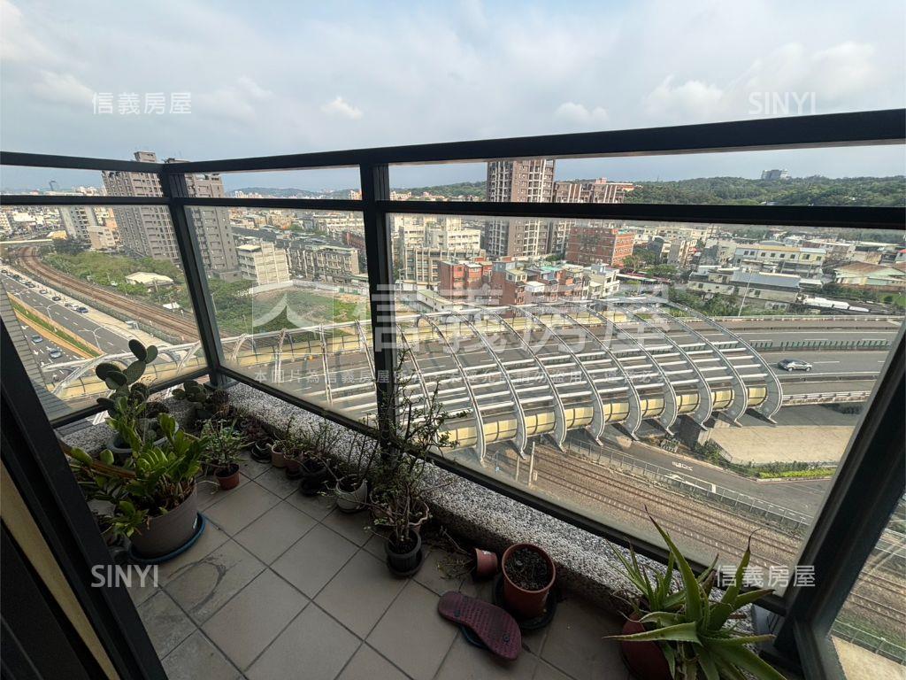 煙波Ａ１三房車位房屋室內格局與周邊環境