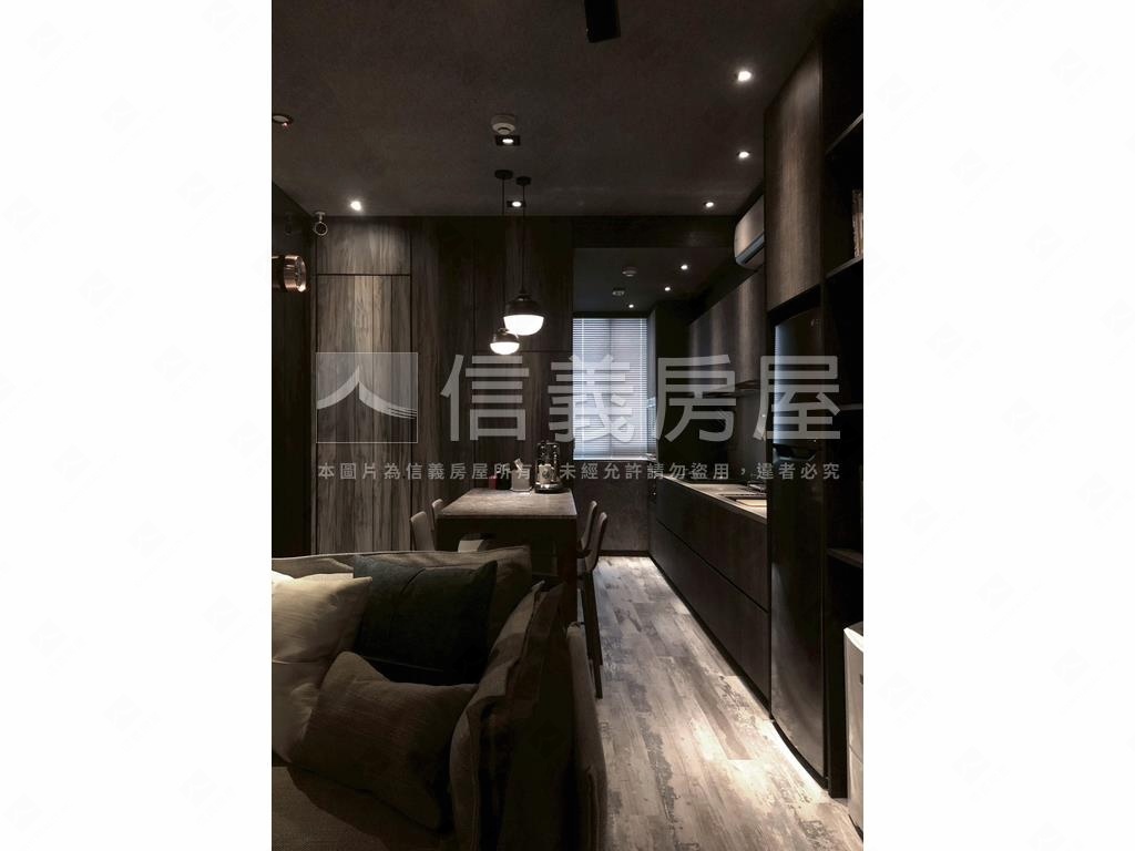 小資美華廈附車位房屋室內格局與周邊環境