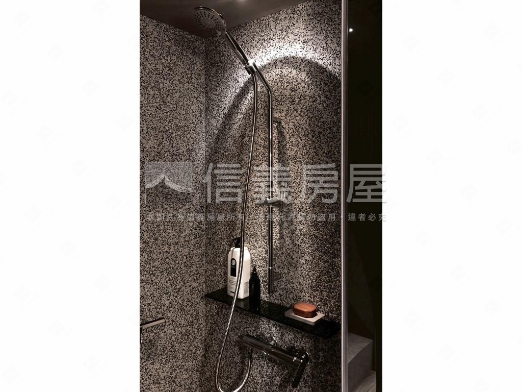 小資美華廈附車位房屋室內格局與周邊環境