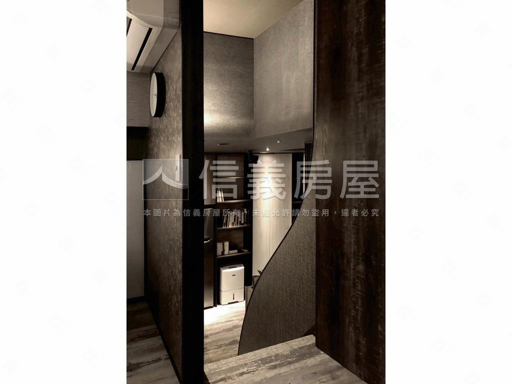 小資美華廈附車位房屋室內格局與周邊環境