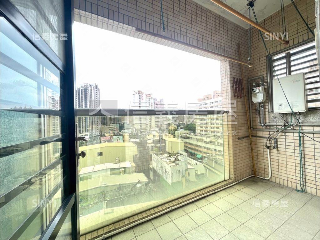 文山特區公園首排四房平車房屋室內格局與周邊環境