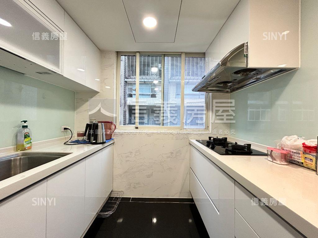 專任一層一戶捷運時尚三房房屋室內格局與周邊環境