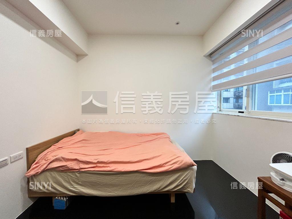 專任一層一戶捷運時尚三房房屋室內格局與周邊環境