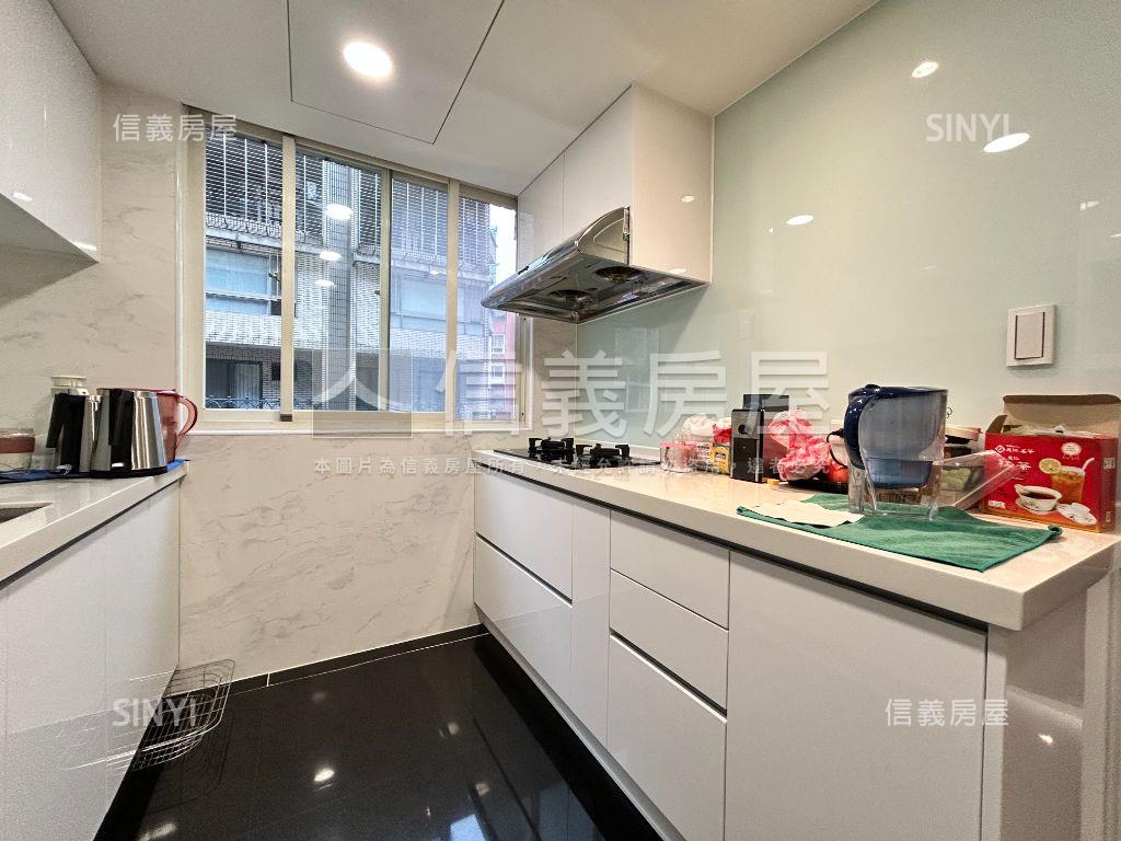 專任一層一戶捷運時尚三房房屋室內格局與周邊環境