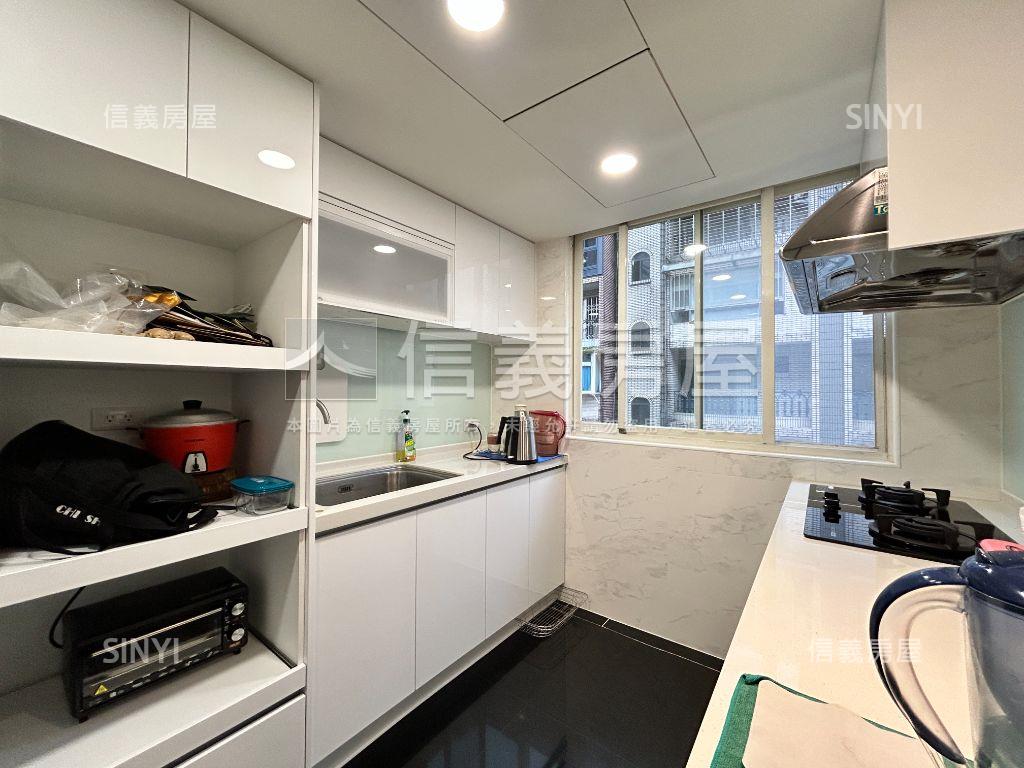 專任一層一戶捷運時尚三房房屋室內格局與周邊環境