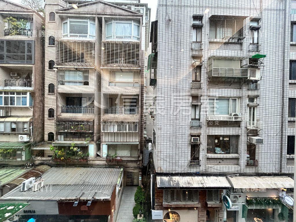 專任一層一戶捷運時尚三房房屋室內格局與周邊環境