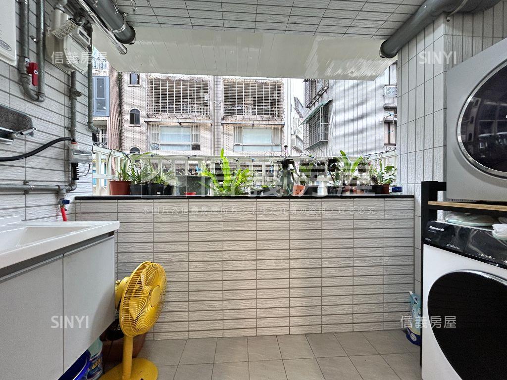 專任一層一戶捷運時尚三房房屋室內格局與周邊環境