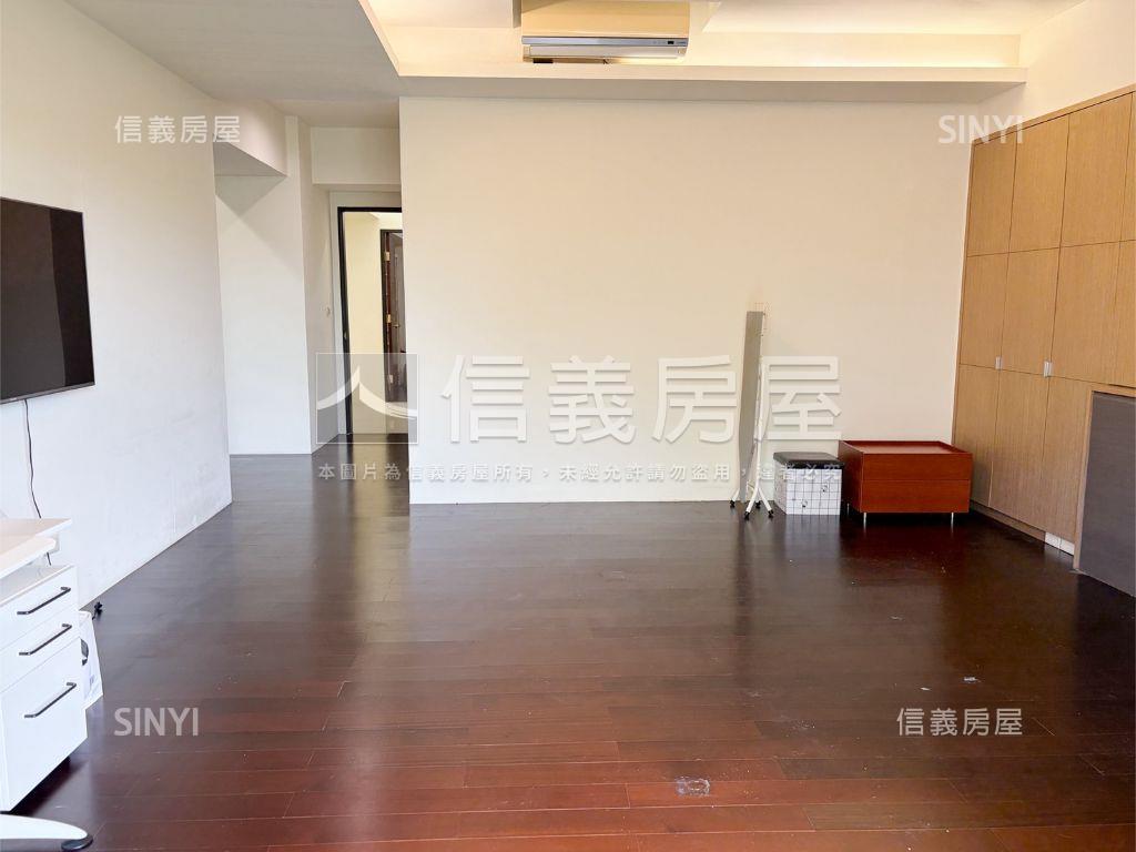 中央公園前棟四房雙平車房屋室內格局與周邊環境