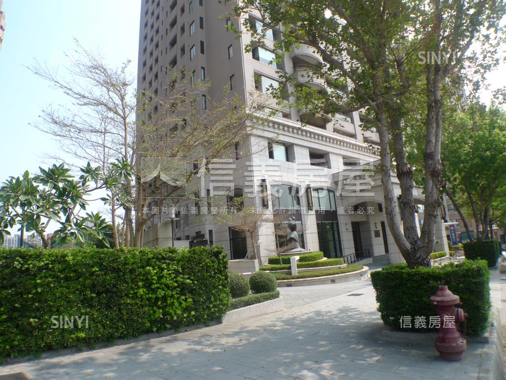 中央公園前棟四房雙平車房屋室內格局與周邊環境