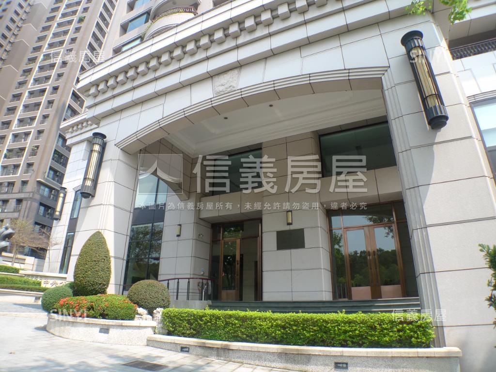 中央公園前棟四房雙平車房屋室內格局與周邊環境