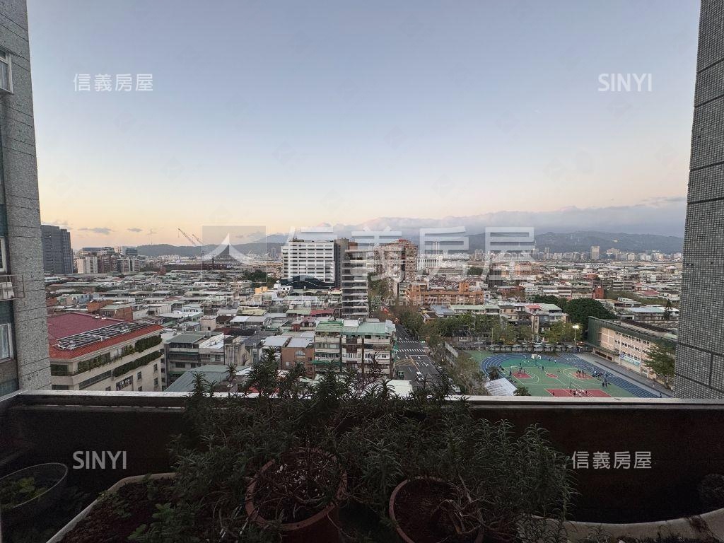 介壽高樓景觀三房車位可抽房屋室內格局與周邊環境
