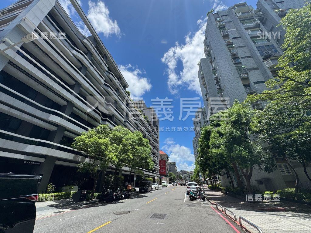 介壽高樓景觀三房車位可抽房屋室內格局與周邊環境
