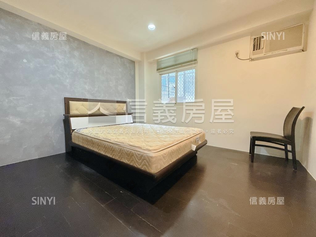 一層兩戶電梯大四房房屋室內格局與周邊環境