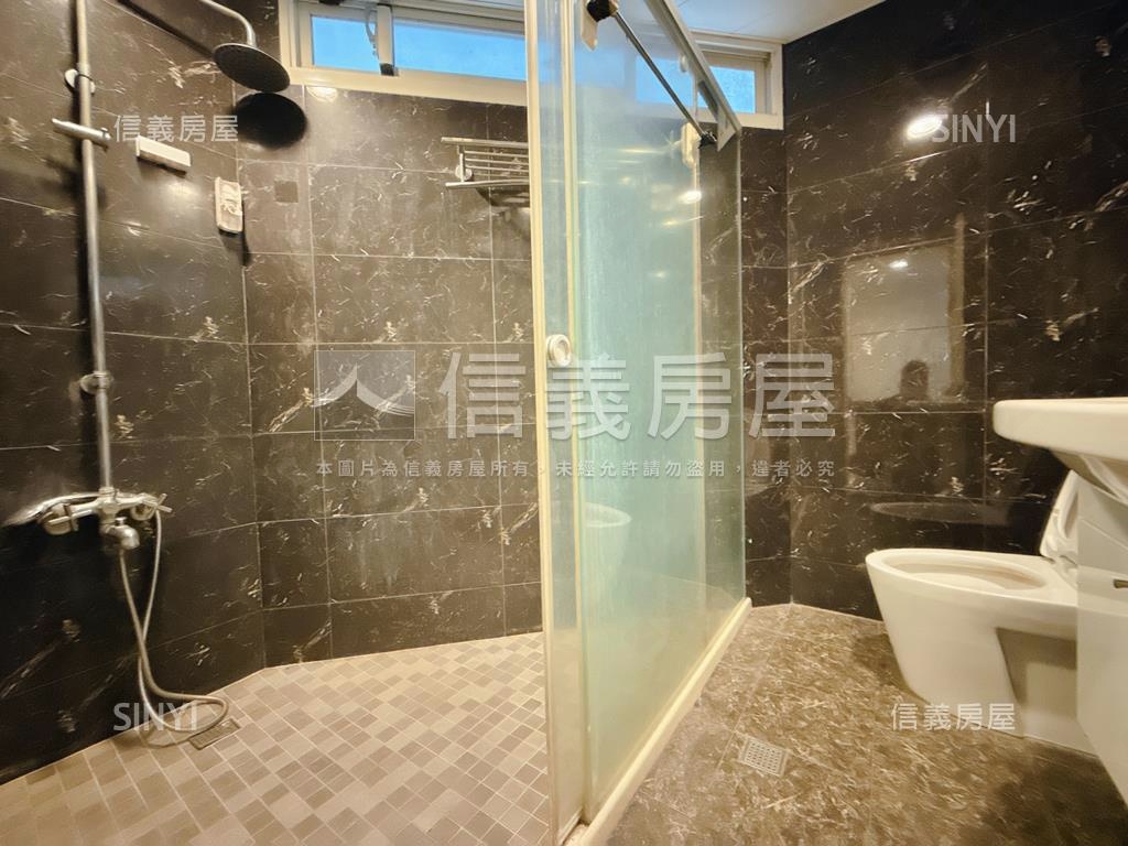 一層兩戶電梯大四房房屋室內格局與周邊環境
