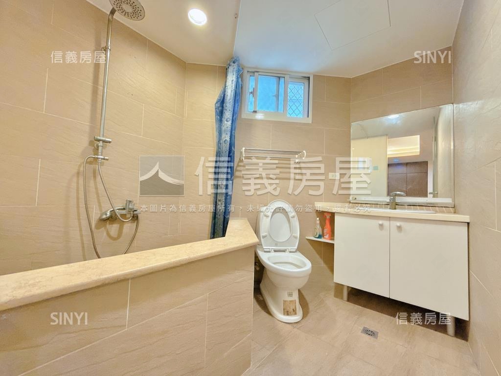 一層兩戶電梯大四房房屋室內格局與周邊環境
