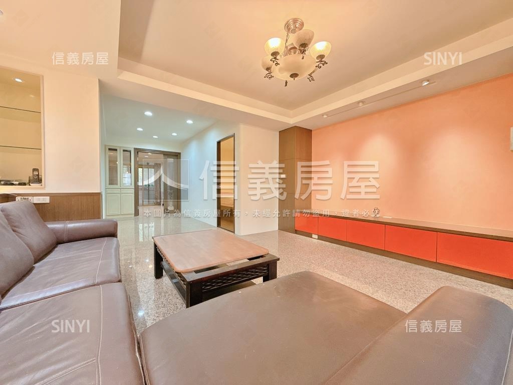 一層兩戶電梯大四房房屋室內格局與周邊環境