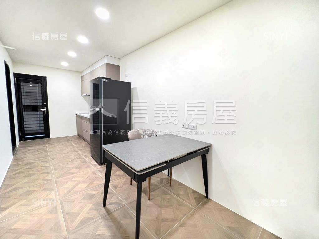 國際路。靜謐煥新美透天房屋室內格局與周邊環境