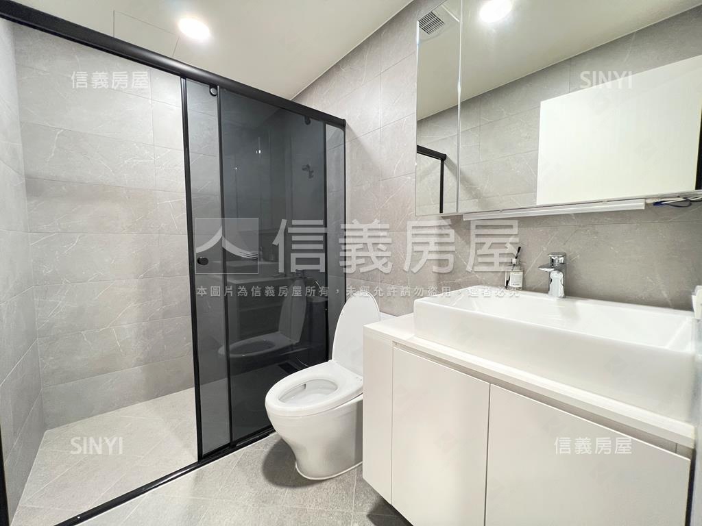 國際路。靜謐煥新美透天房屋室內格局與周邊環境