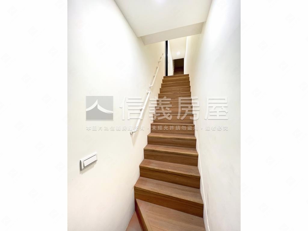 國際路。靜謐煥新美透天房屋室內格局與周邊環境