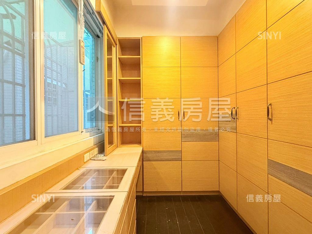 仁武６米面寬雙車墅房屋室內格局與周邊環境