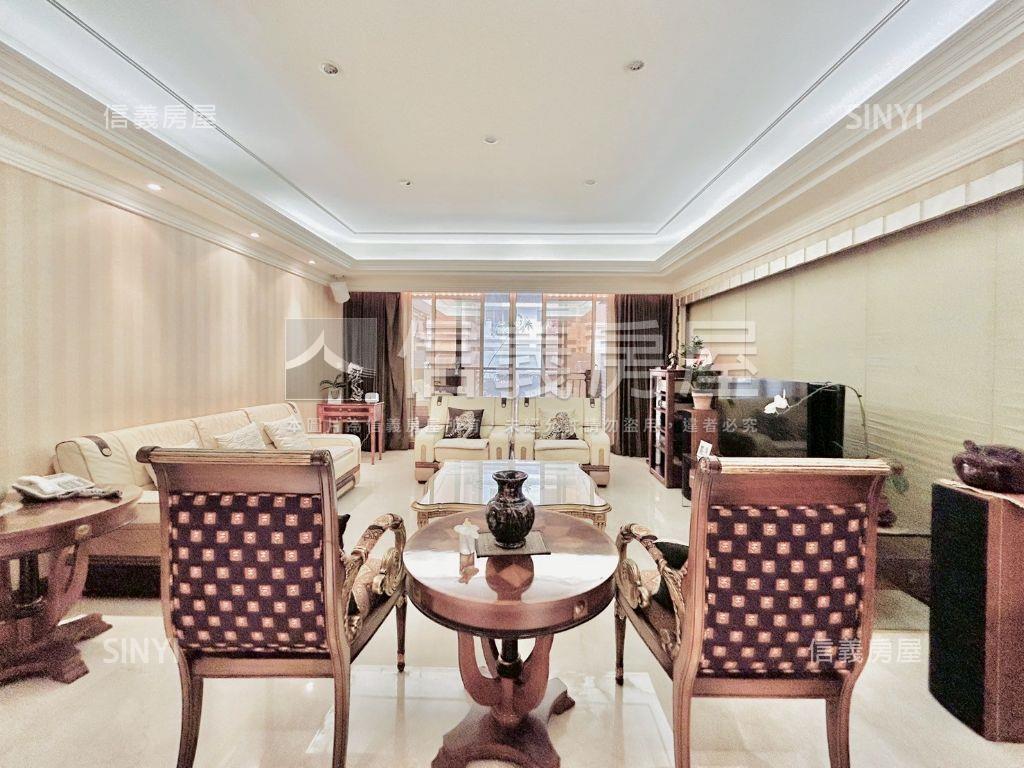 天璽１歌劇院旁４房雙車位房屋室內格局與周邊環境