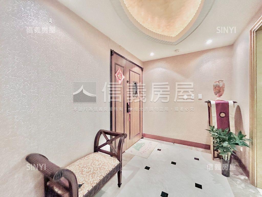 天璽１歌劇院旁４房雙車位房屋室內格局與周邊環境