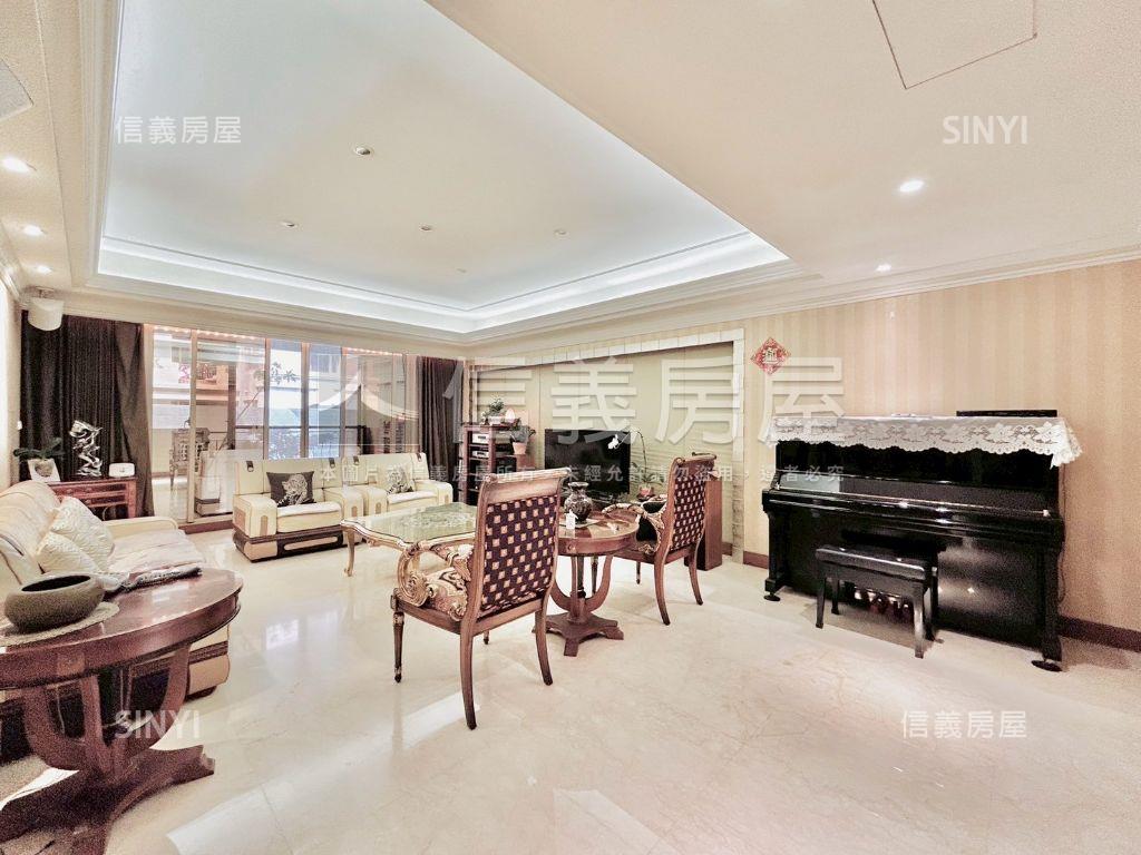 天璽１歌劇院旁４房雙車位房屋室內格局與周邊環境