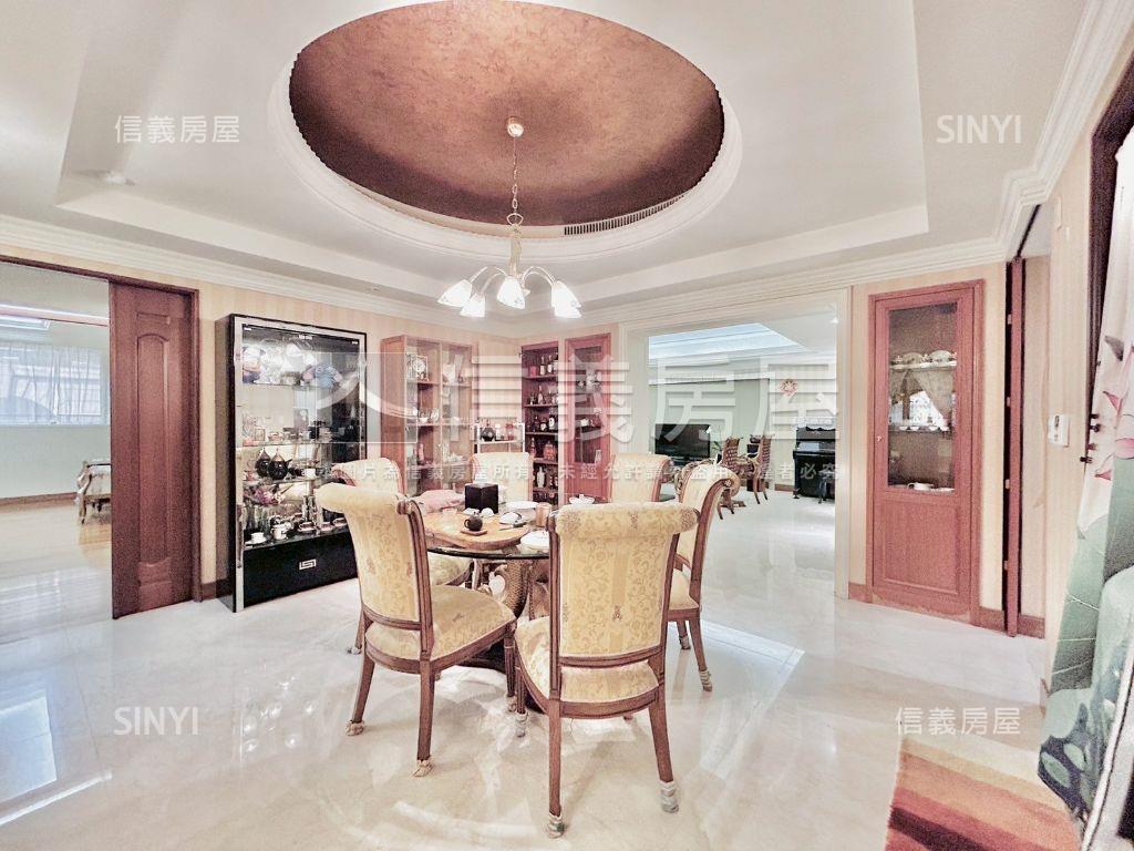 天璽１歌劇院旁４房雙車位房屋室內格局與周邊環境