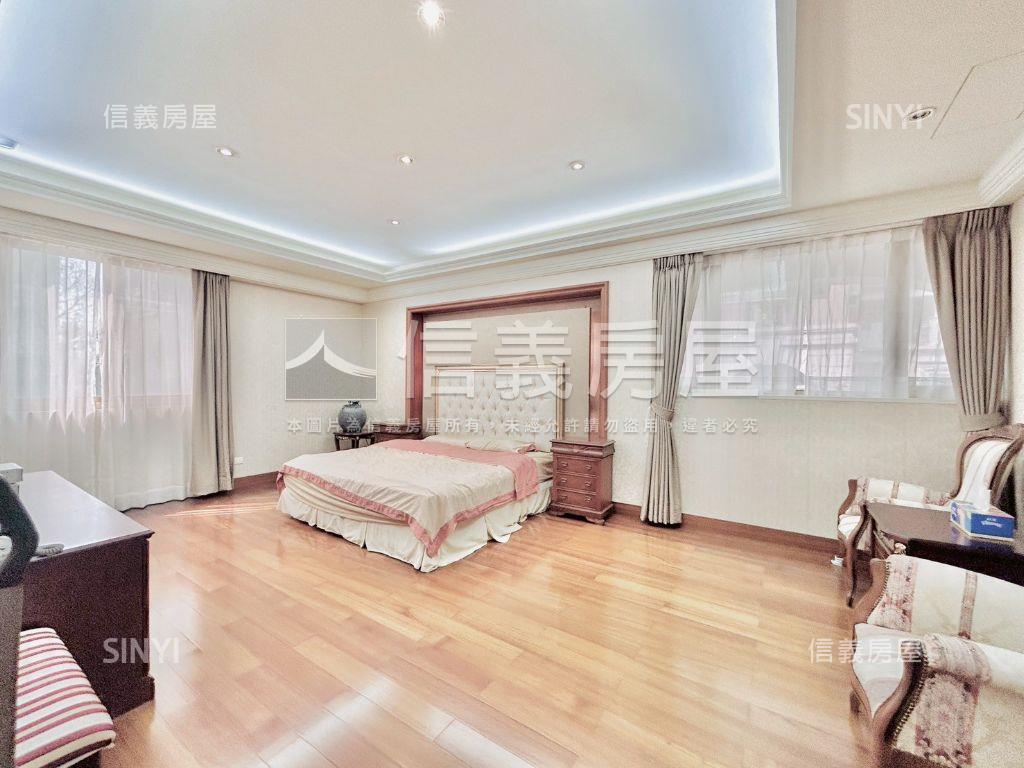 天璽１歌劇院旁４房雙車位房屋室內格局與周邊環境