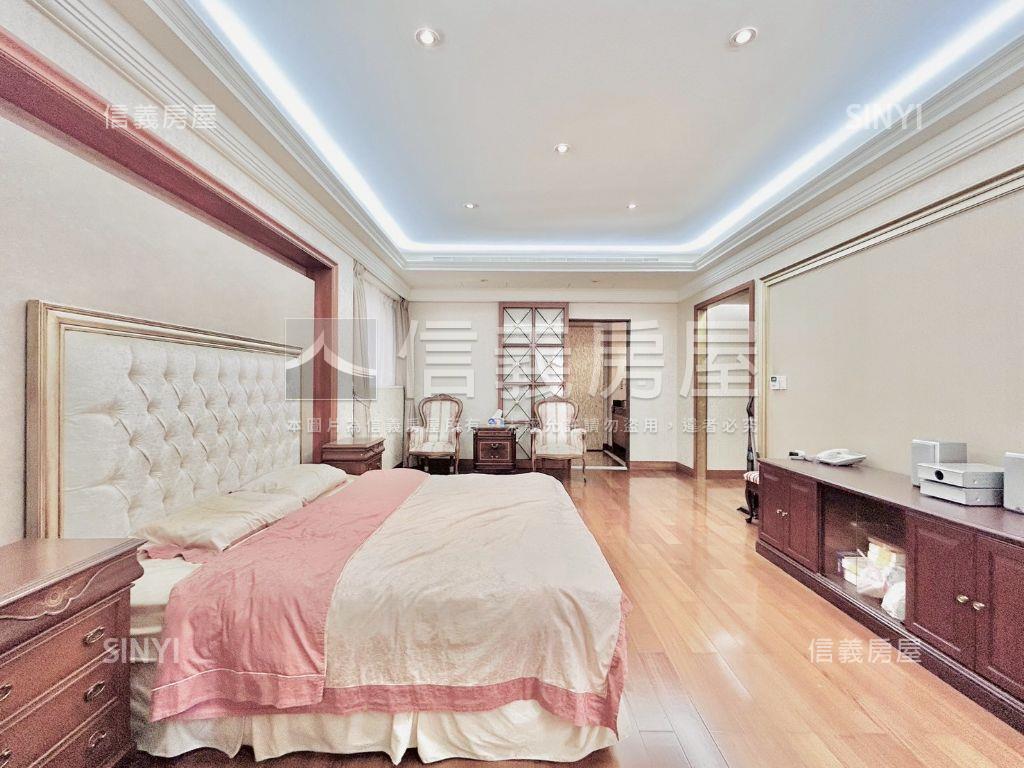 天璽１歌劇院旁４房雙車位房屋室內格局與周邊環境