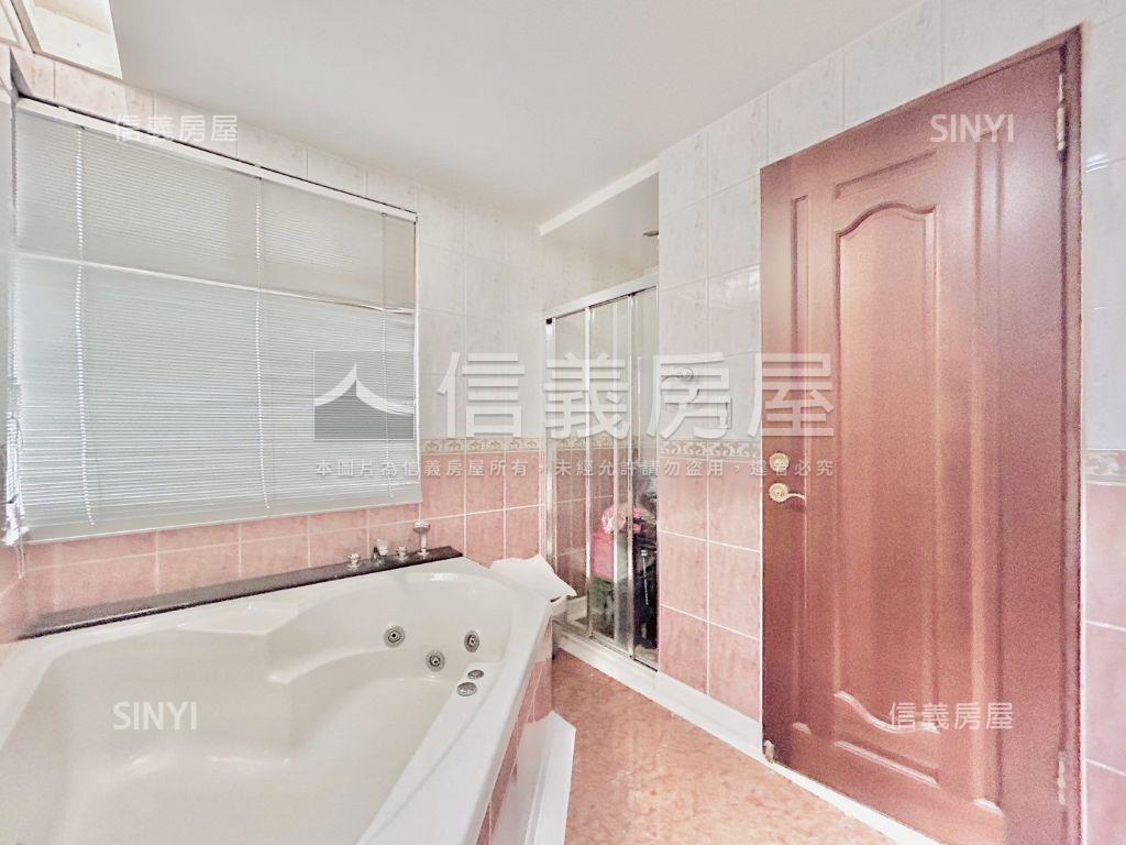 天璽１歌劇院旁４房雙車位房屋室內格局與周邊環境