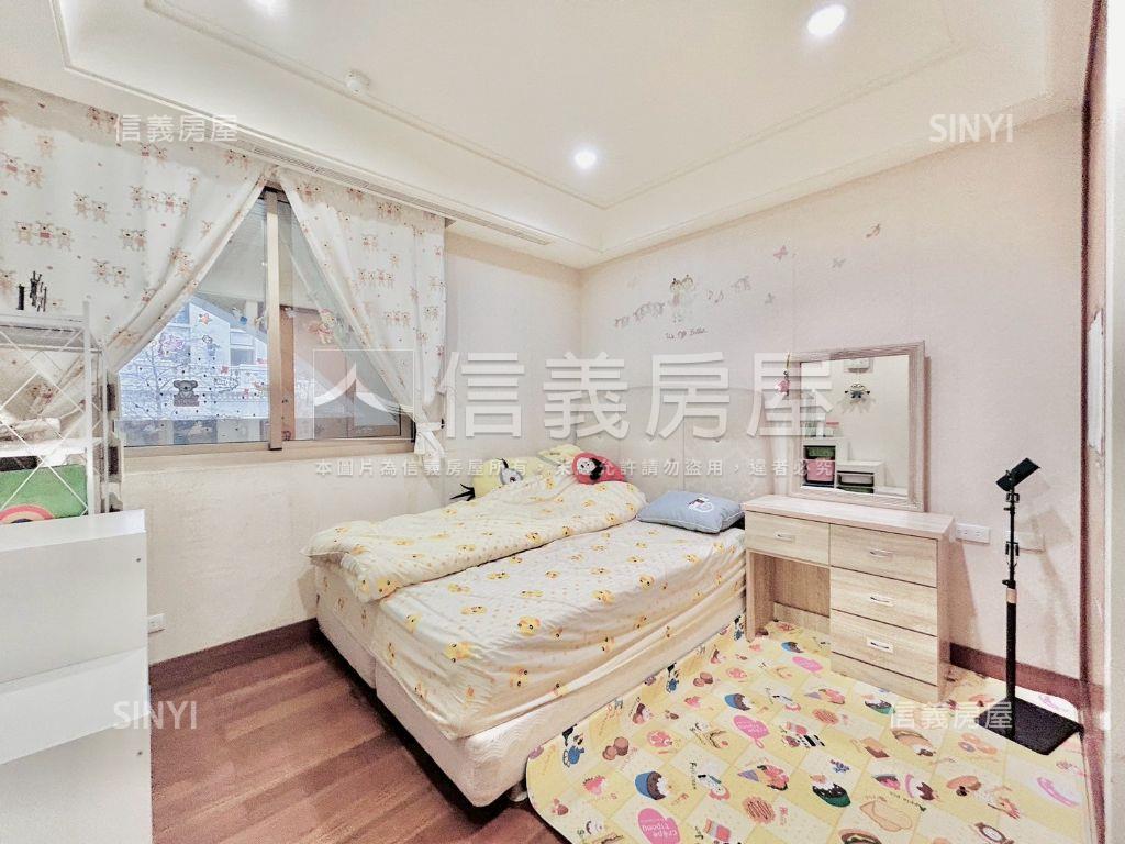 天璽１歌劇院旁４房雙車位房屋室內格局與周邊環境