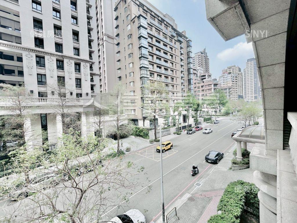 天璽１歌劇院旁４房雙車位房屋室內格局與周邊環境