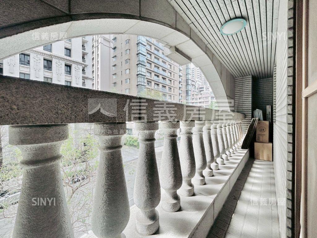 天璽１歌劇院旁４房雙車位房屋室內格局與周邊環境