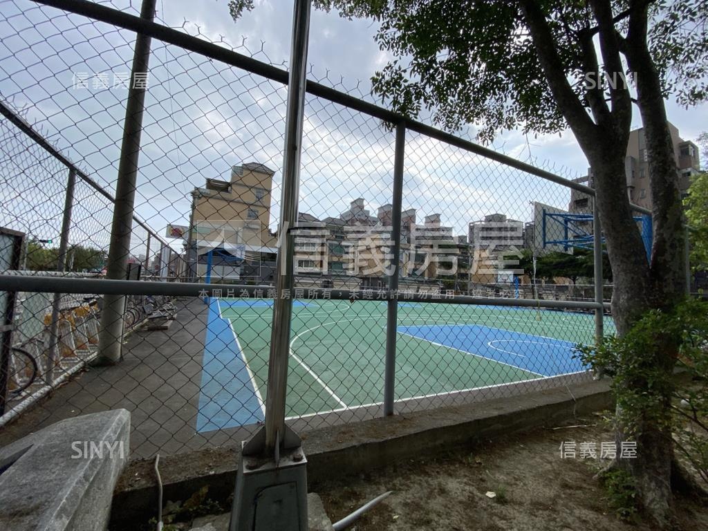椰城挑高３房車位面公園房屋室內格局與周邊環境
