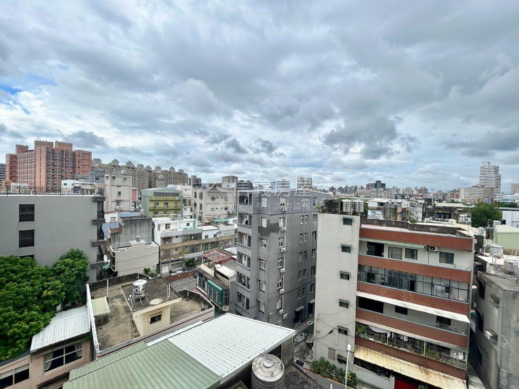 近遠百大塊維也納三房平車房屋室內格局與周邊環境