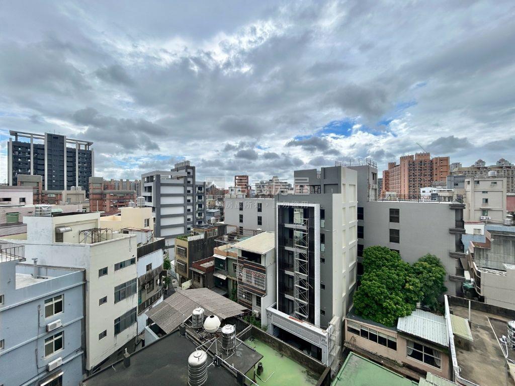 近遠百大塊維也納三房平車房屋室內格局與周邊環境
