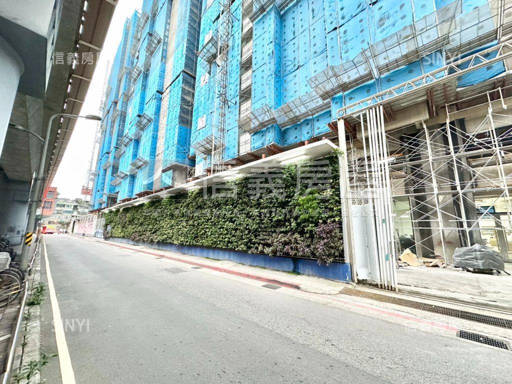 麟光信義全新燙金店面房屋室內格局與周邊環境