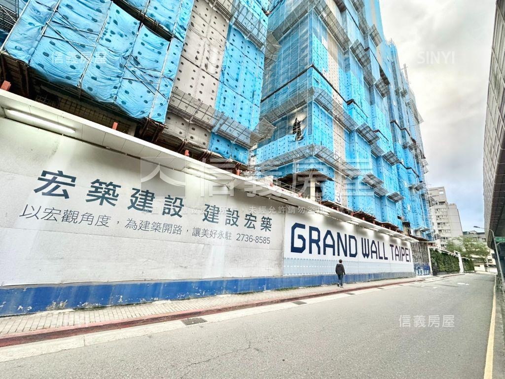 麟光信義全新燙金店面房屋室內格局與周邊環境